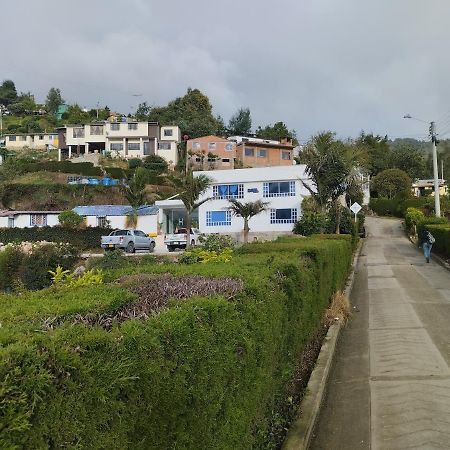 Hotel Colina Los Robles Gachancipa Esterno foto