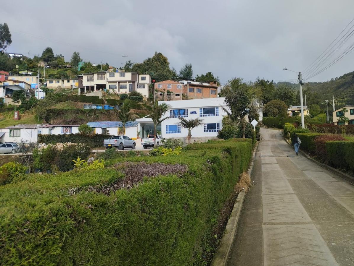 Hotel Colina Los Robles Gachancipa Esterno foto